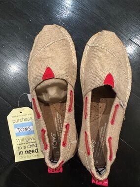 Toms Kids Slip-On Moccasins in Tan with Red Accents